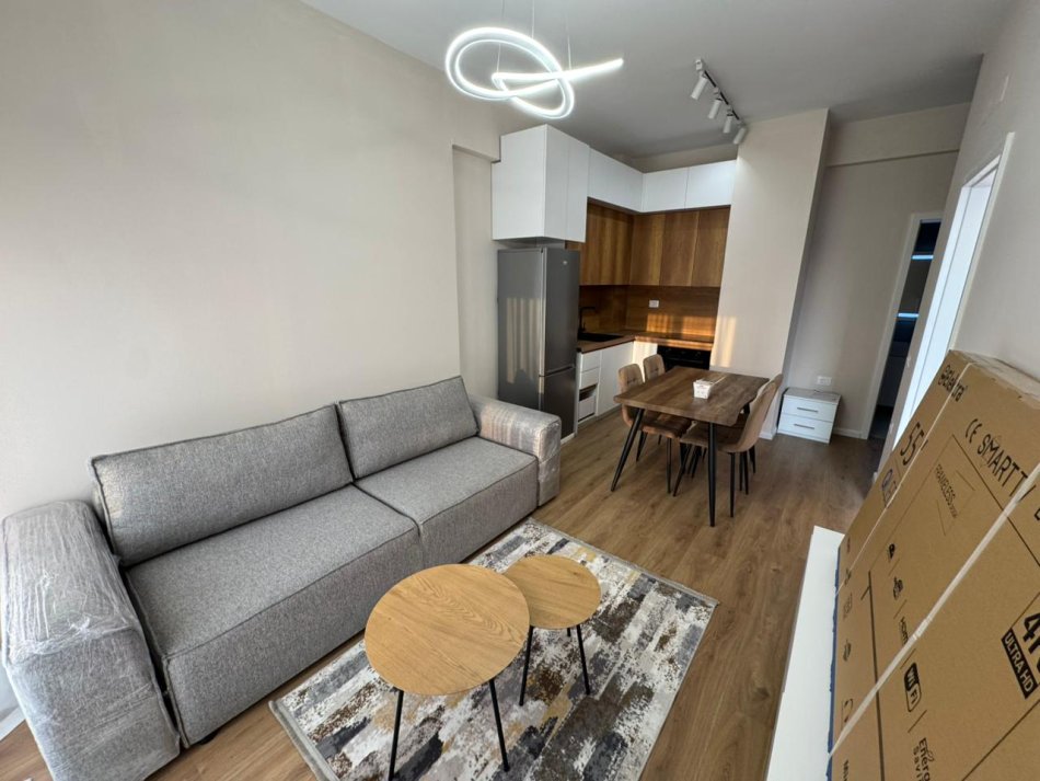 Tirane, jepet me qera apartament 1+1 Kati 3, 65 m² 450 € (fresk)