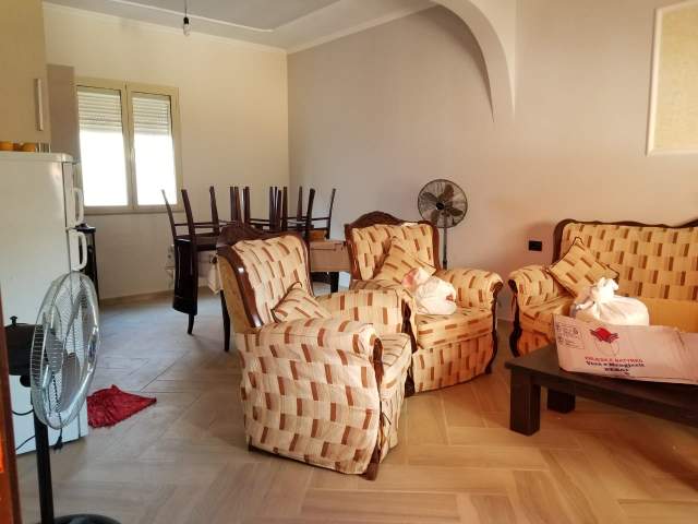 Elbasan, jepet me qera shtepi 70 m² 20.000 Leke