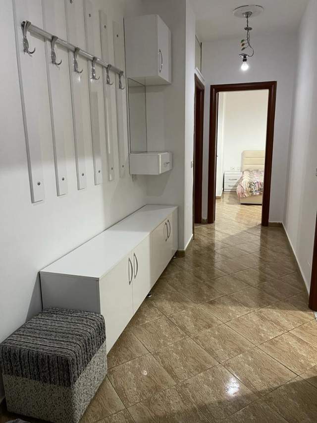 Tirane, jepet me qera apartament 1+1+BLK Kati 2, 73 m² 350 Euro (Rruga e Barrikadave)