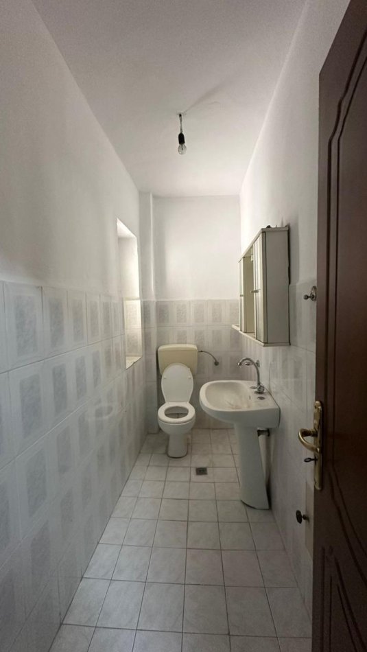 Shitet, Apartament 3+1+2 , Rruga Xhanfize Keko, Tiranë - 230000€ | 181.8 m²