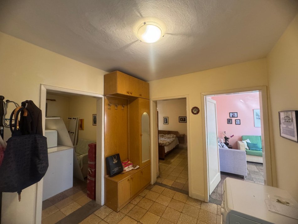 Shqiperi, jepet me qera apartament 3+1+Ballkon Kati 2, 85 m² 550 € (Rruga e Elbasanit | Ambasada Amerikane)