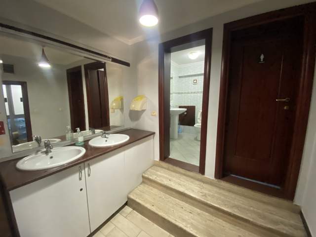 Tirane, Jepet me Qera ambjent biznesi Kati 0, 251m²  (Brryli (marteniteti i ri))