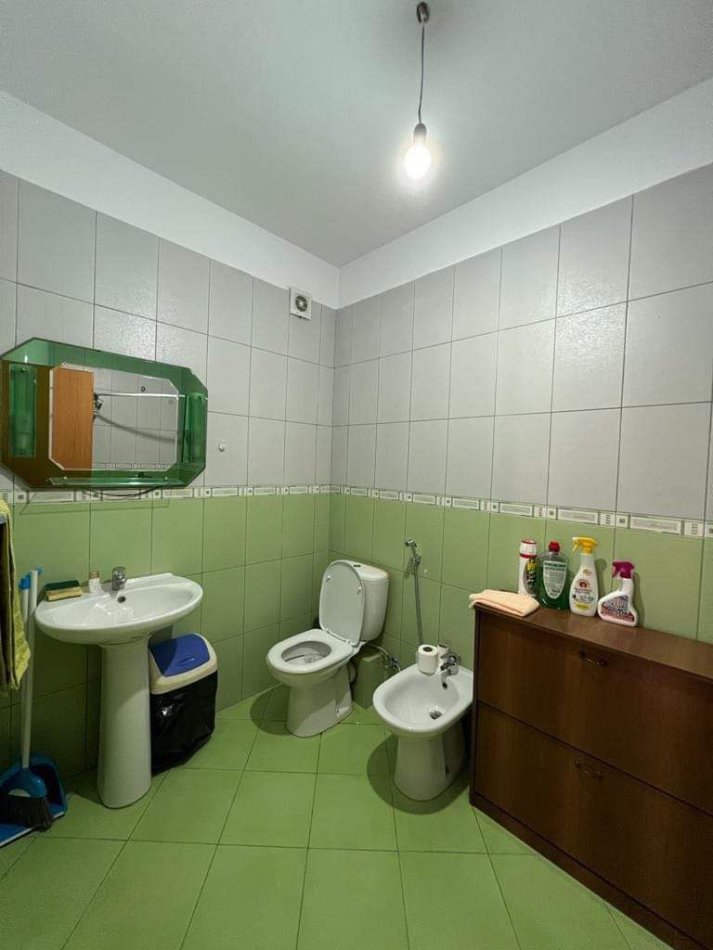 Tirane, jepet me qera apartament 3+1+Ballkon Kati 9, 117 m² 650 € (Astir)