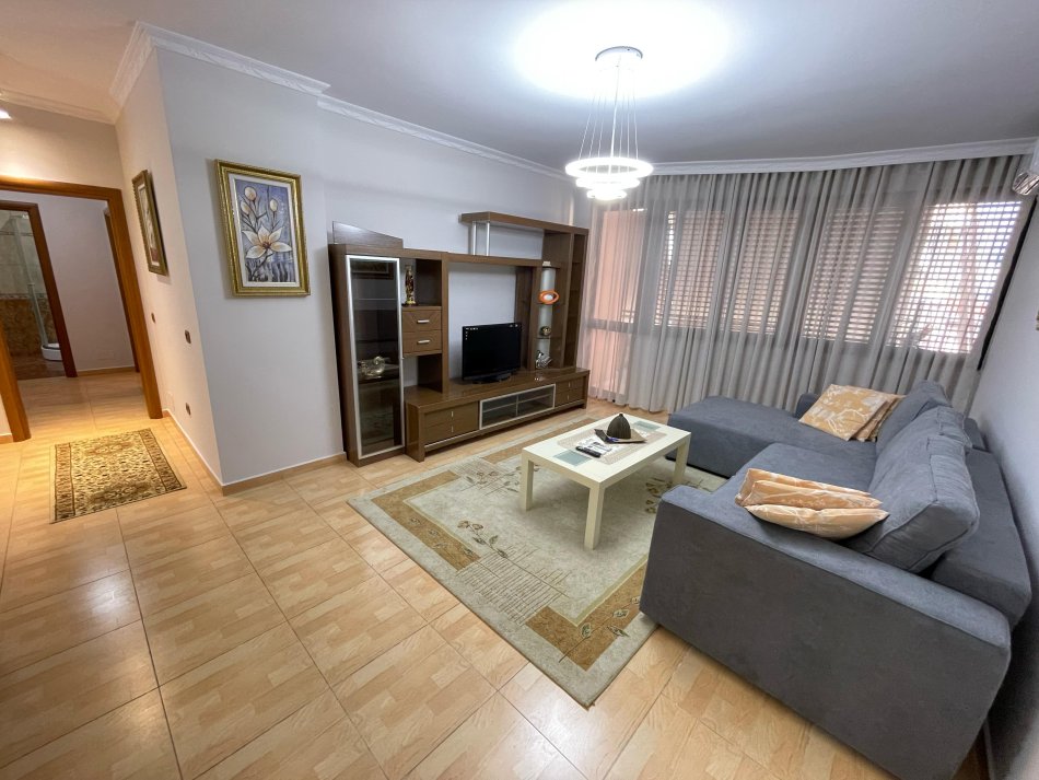 Tirane, jepet me qera apartament 2+1 Kati 5, 95 m² 650 € (21 dhjetori)