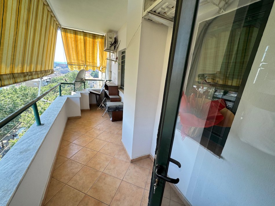 Tirane, jepet me qera apartament 2+1 Kati 8, 100 m² 700 € (stacioni i trenit)