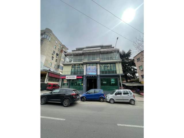 Tirane, shitet Vile 5+1+A+BLK Kati 0, 897 m²  (Rruga e Dibres)