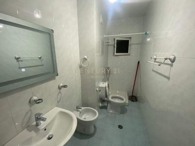 Tirane, shitet apartament 1+1+A+BLK Kati 3, 55 m² 85.000 Euro (Komuna e Parisit)