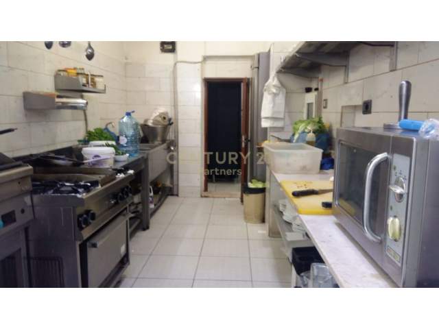 Tirane, jepet me qera ambjent biznesi Kati 0, 140 m² 1.100 Euro (21 Dhjetori)
