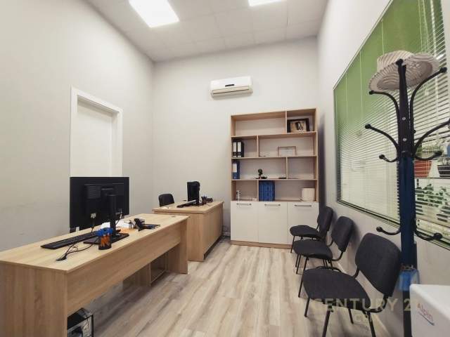 Tirane, jepet me qera ambjent biznesi Kati 0, 750 m² 5.000 Euro