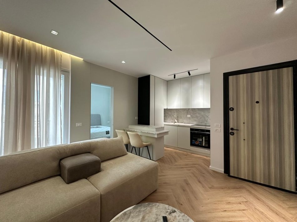 Tirane, jepet me qera apartament 1+1 Kati 8, 55 m² 800 € (Pazari i Ri)