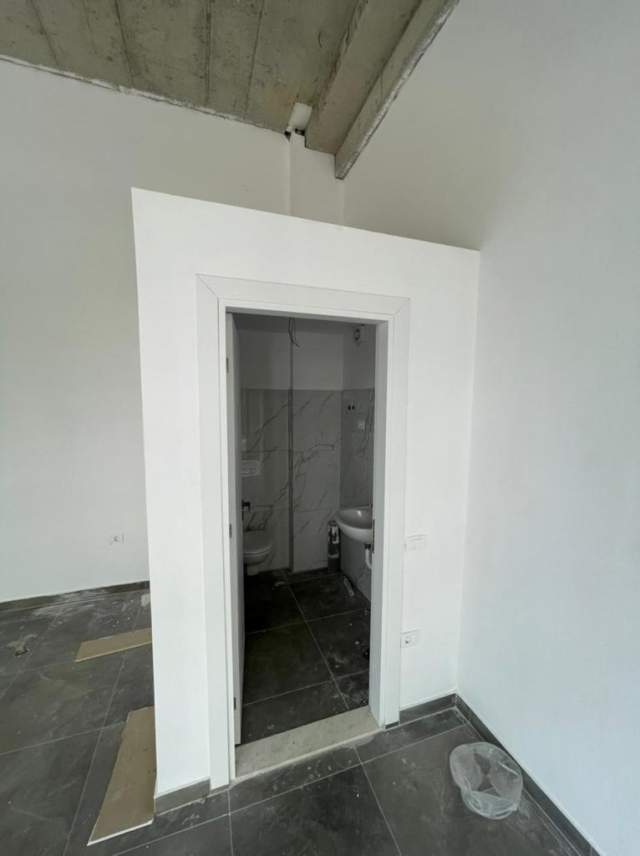 Tirane, shitet dyqan Kati 0, 48 m² 82.000 Euro (Selite)