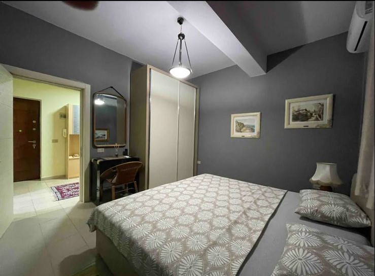 Tirane, jepet me qera apartament 1+1 Kati 3, 86 m² 550 € (Stacioni i Trenit)