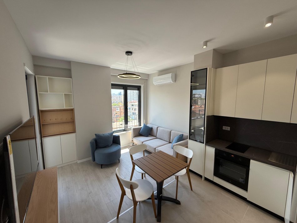 Tirane, jap me qera apartament 1+1 Kati 4, 70 m² 700 € (Rruga Karl Gega)