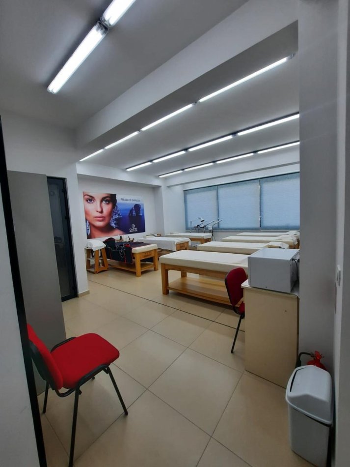 Tirane, shitet ambjent biznesi Kati 2, 450 m² 750.000 € (Rr. E Dibres te shkolla e bashkuar)