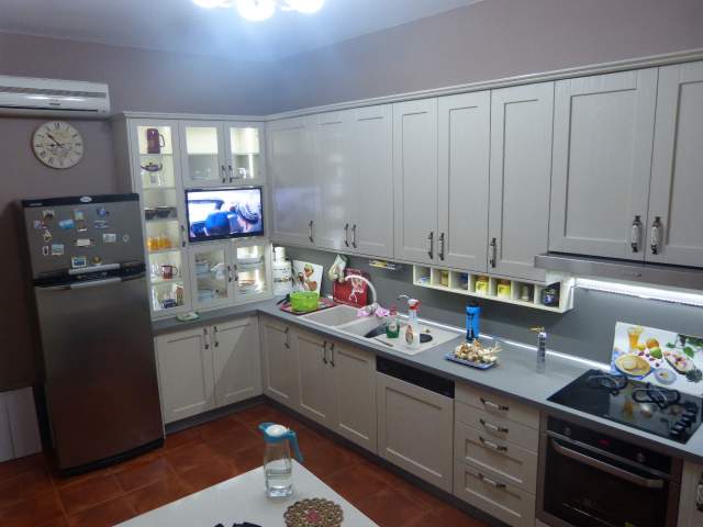 Tirane, jepet me qera apartament 3+1 Kati 2, 150 m² 900 Euro (Rruga Elbasanit)