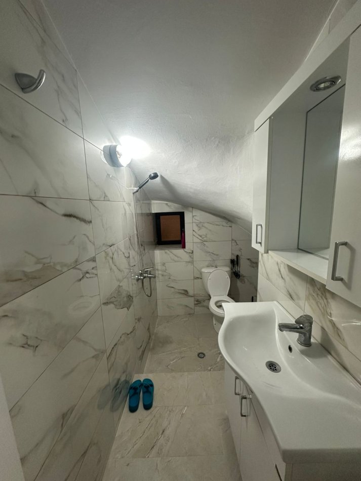 Durres, jepet me qera shtepi 1+1 Kati 1, 60 m² 330 € (Muzeumi)
