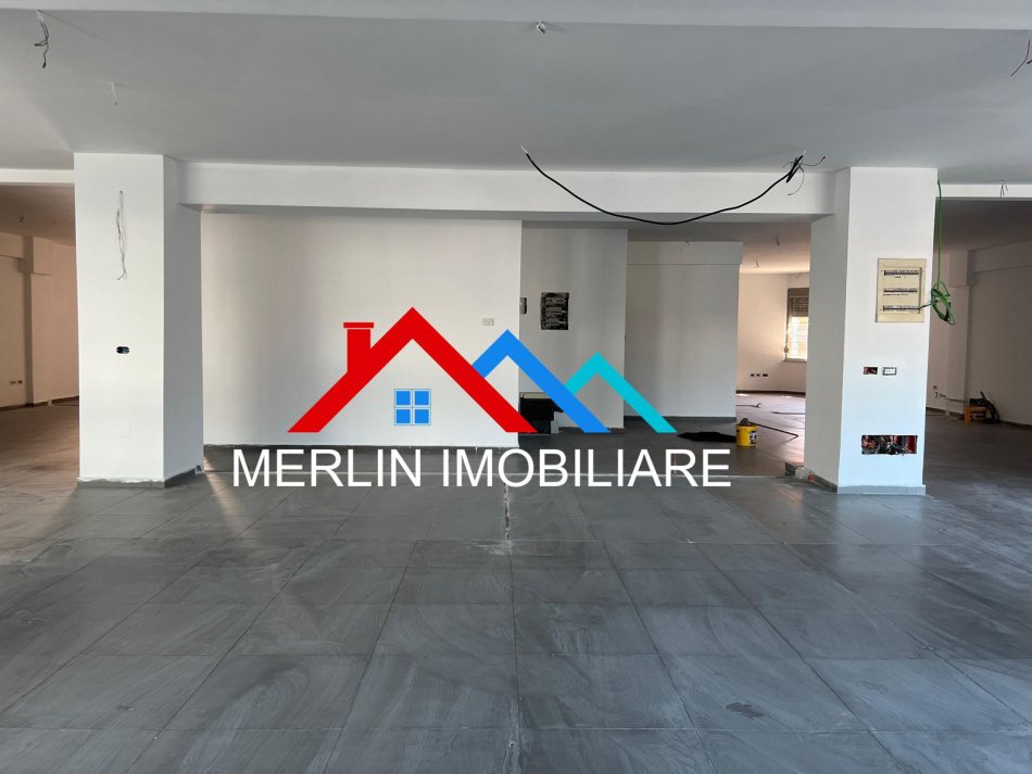 Tirane, jepet me qera ambjent biznesi Kati 2, 300 m² 3.300 € (Rruga e Dibres)