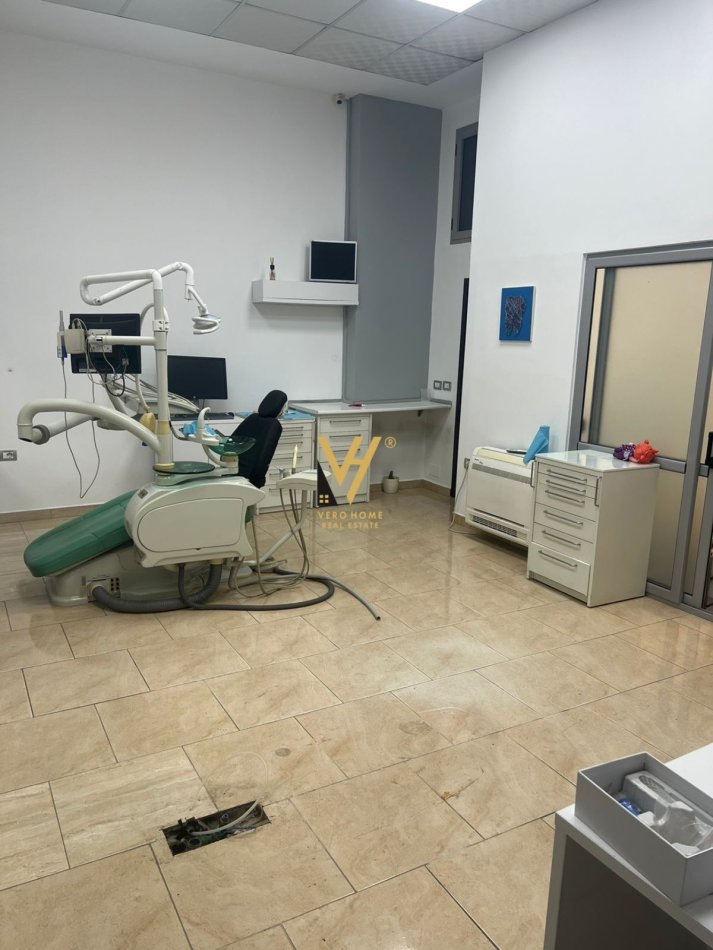 Tirane, jepet me qera dyqan Kati 0, 50 m² 600 € (YZBERISHT)