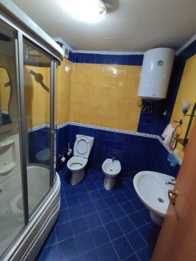 Tirane, jepet me qera apartament 2+1+BLK Kati 3, 130 m² 600 Euro (9 Kateshet)