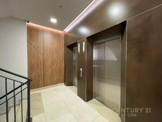 Tirane, jepet me qera zyre Kati 2, 94 m² 500 Euro (Stacioni i Trenit)