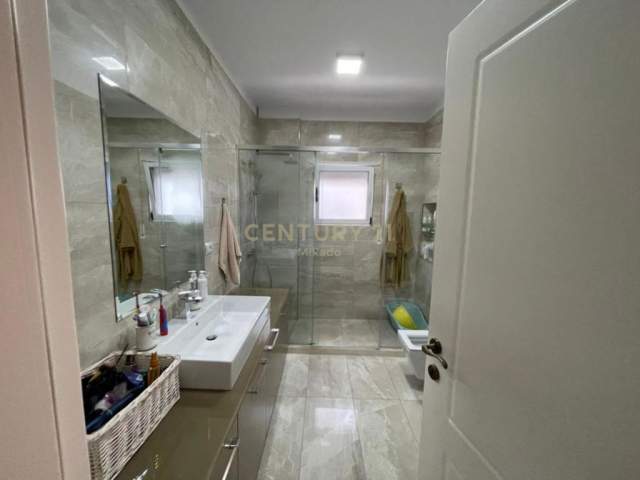 Tirane, shitet apartament 2+1+A+BLK Kati 1, 123 m² 175.000 Euro (Liqeni i Thate)