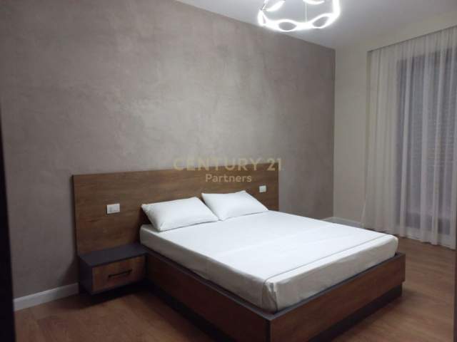 Tirane, shitet apartament duplex 2+1+A+BLK Kati 8, 152 m² 300.000 Euro (Rr. Barrikadave)