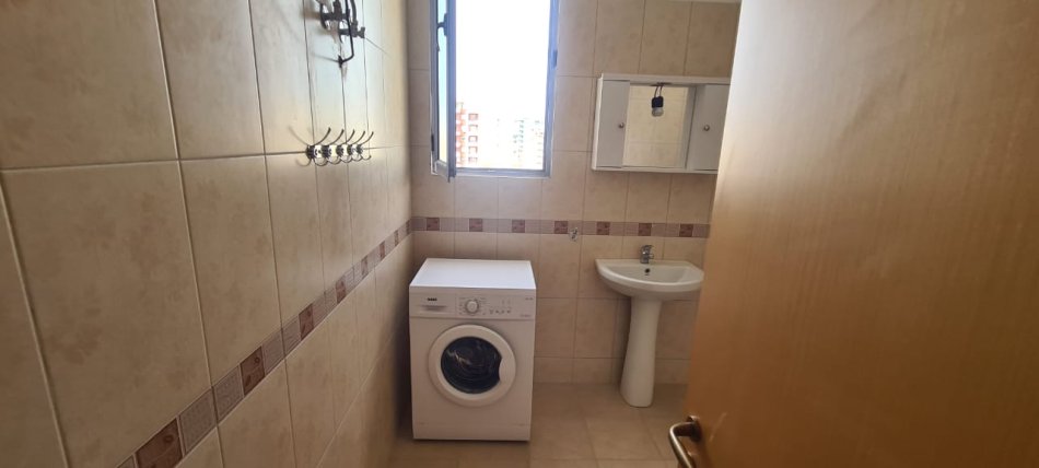 Vlorë, Shitet Apartament 2+1+2, Pran Skelës