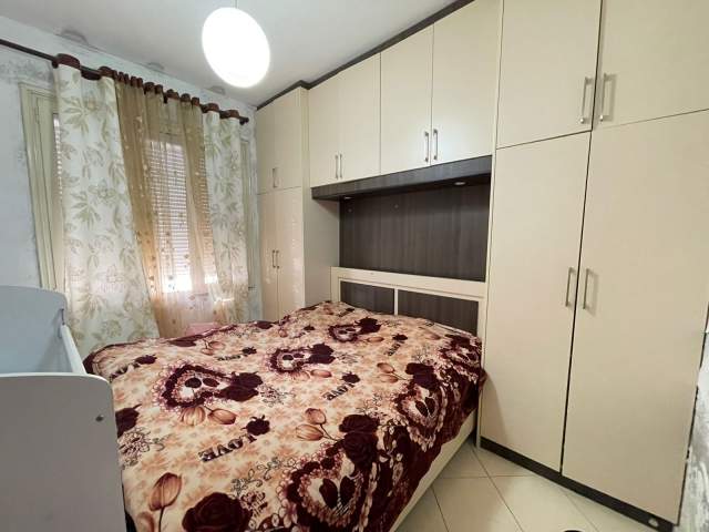 Tirane, shes apartament 1+1 Kati 8, 57 m² 54.000 Euro (Unaza e Re)