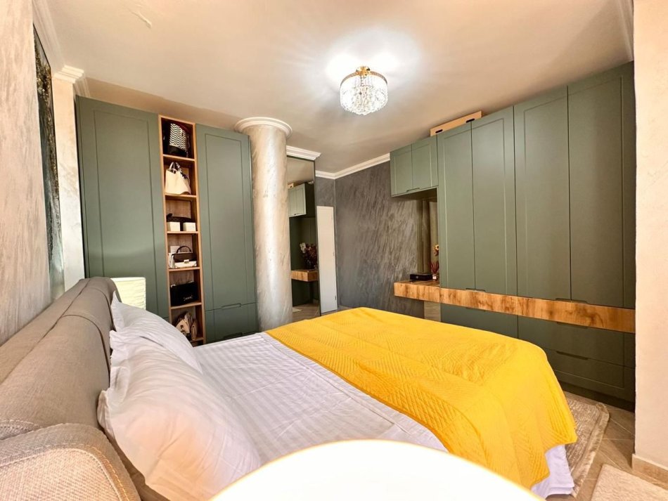 Tirane, jepet me qera apartament 2+1+P (i mobiluar) , 1.000 € (Kodra e Diellit,prane bonavita bar).