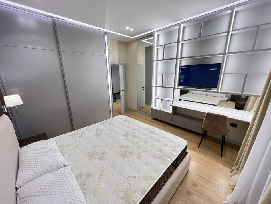 Tirane, jepet me qera apartament 1+1 Kati 4, 70 m² 900 € (Rruga Kavajes Squere 21)