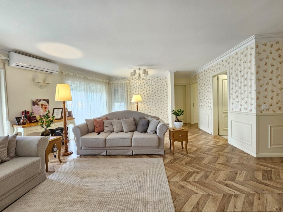 Tirane, jepet me qera apartament 2+1 Kati 3, 126 m² 1.000 € (kodra e diellit)