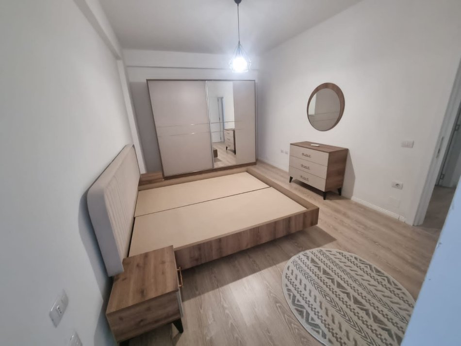 Tirane, jepet me qera apartament 2+1 Kati 7, 85 m² 650 € (rruga ndre mjeda)