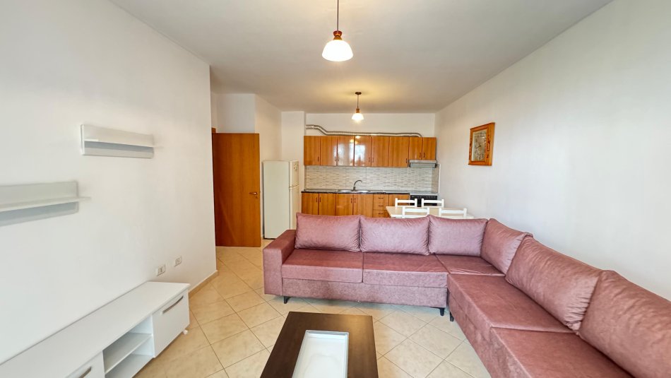 Tirane, jepet me qera 1+1+Ballkon, Kati 3, 66 m² 350 € (Yzberisht KMY)