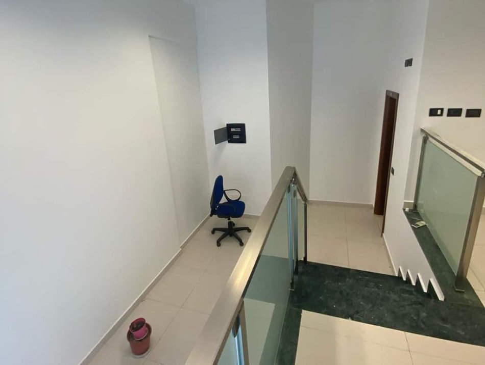 Tirane, shitet ambjent biznesi Kati 1, 40 m² 65.000 € (Kodra Diellit )