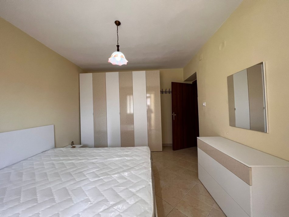 Tirane, jepet me qera apartament 1+1+Ballkon Kati 2, 53 m² 450 € (Brryli)