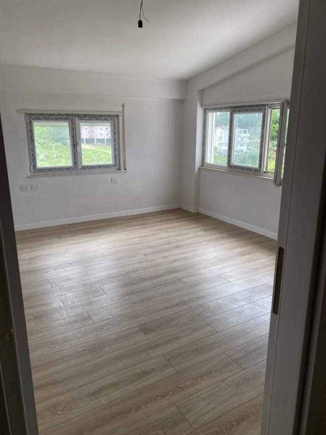 Tirane, shitet apartament 1+1+A Kati 4, 70 m² 67.000 Euro (Fresku)