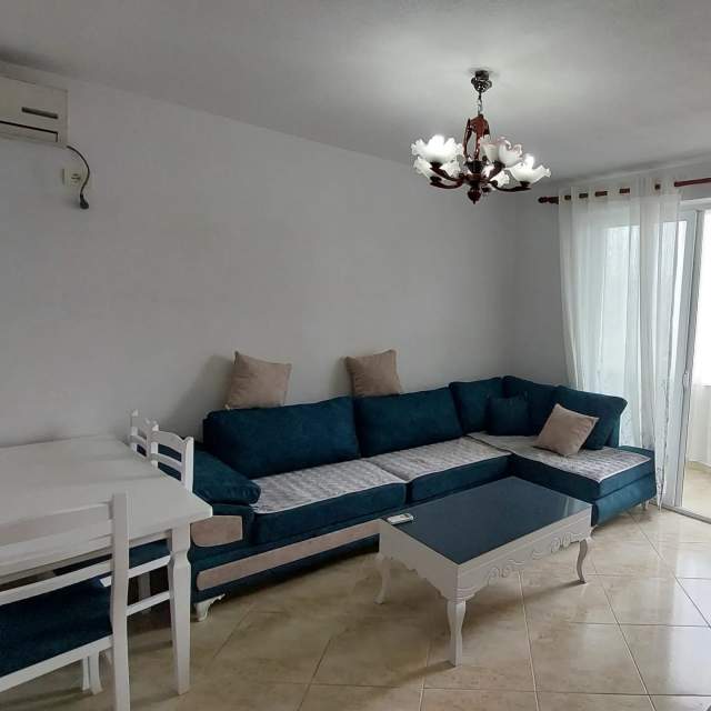 Tirane, jepet me qera apartament 2+1 Kati 4, 85 m² 450 Euro (Brryli,Brenda Unazes)