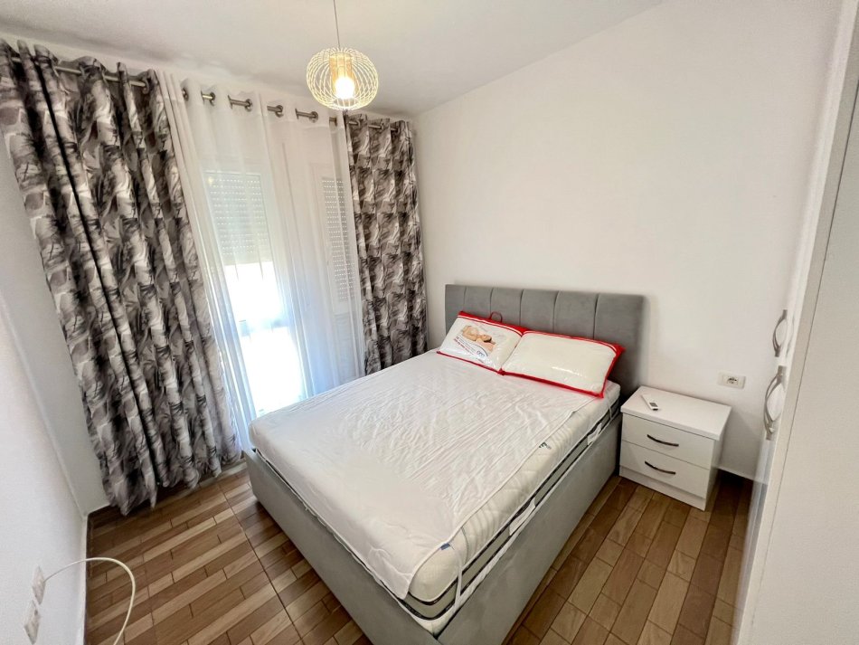 Tirane, jepet me qera apartament 2+1 Kati 8, 85 m² 550 € (ali demi)