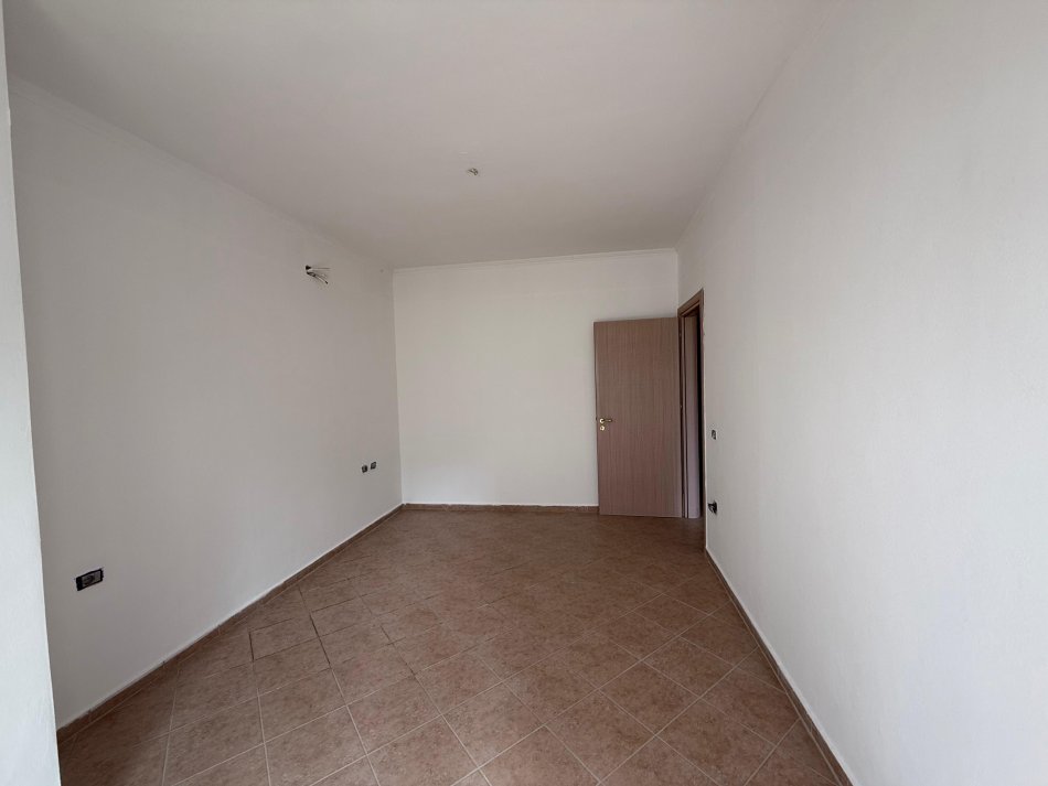 Shqiperi, shitet apartament 2+1 Kati 4, 100 m² 222.000 € (LIQENI I THATE)