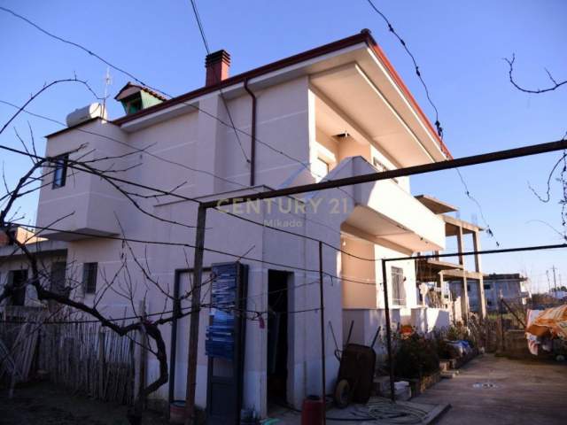 Tirane, shitet Vile 3 Katshe Kati 0, 500 m² 200.000 Euro (Vore)