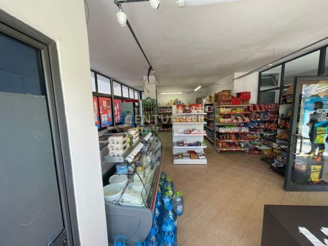 Tirane, jepet me qera dyqan Kati 0, 50 m² 600 Euro (Selite)