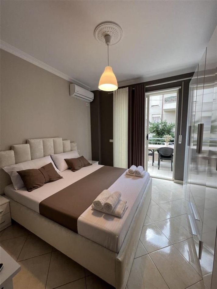 Tirane, jepet me qera apartament 1+1 Kati 2, 80 m² 550 € (liqeni i thate)