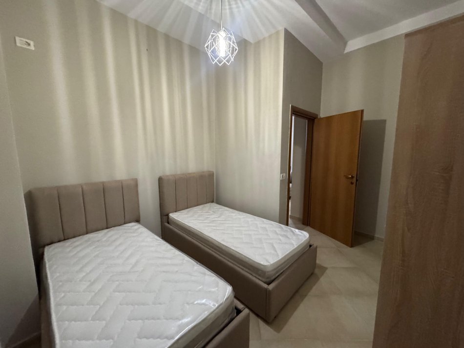 Tirane, jepet me qera apartament 2+1 Kati 0, 80 m² 300 € (fresk)