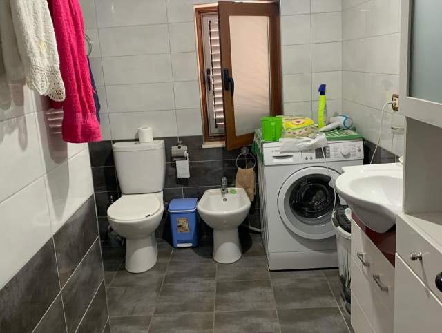 Tirane, shitet apartament 2+1+BLK Kati 5, 742 m² 55.000 Euro (Rruga vangjel capo)