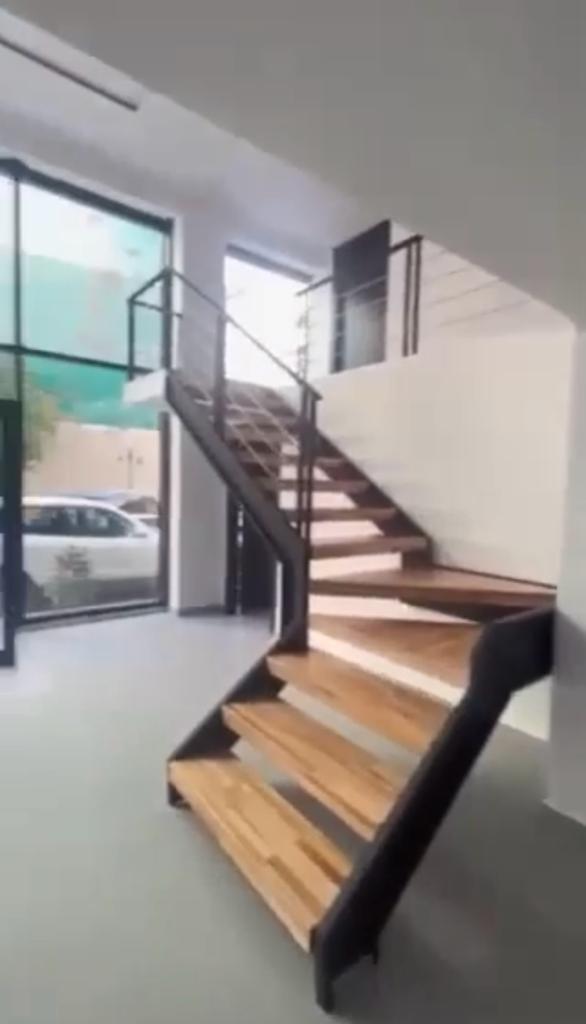 Tirane, jepet me qera ambjent biznesi Kati 0, 250 m² 3.000 Euro (JERONIM DE RADA)