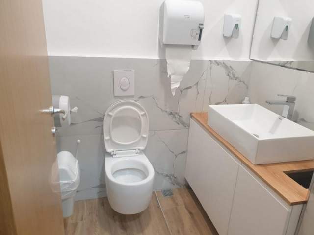 Tirane, jepet me qera ambjent biznesi Kati 2, 512 m² 6.500 Euro (Bllok)