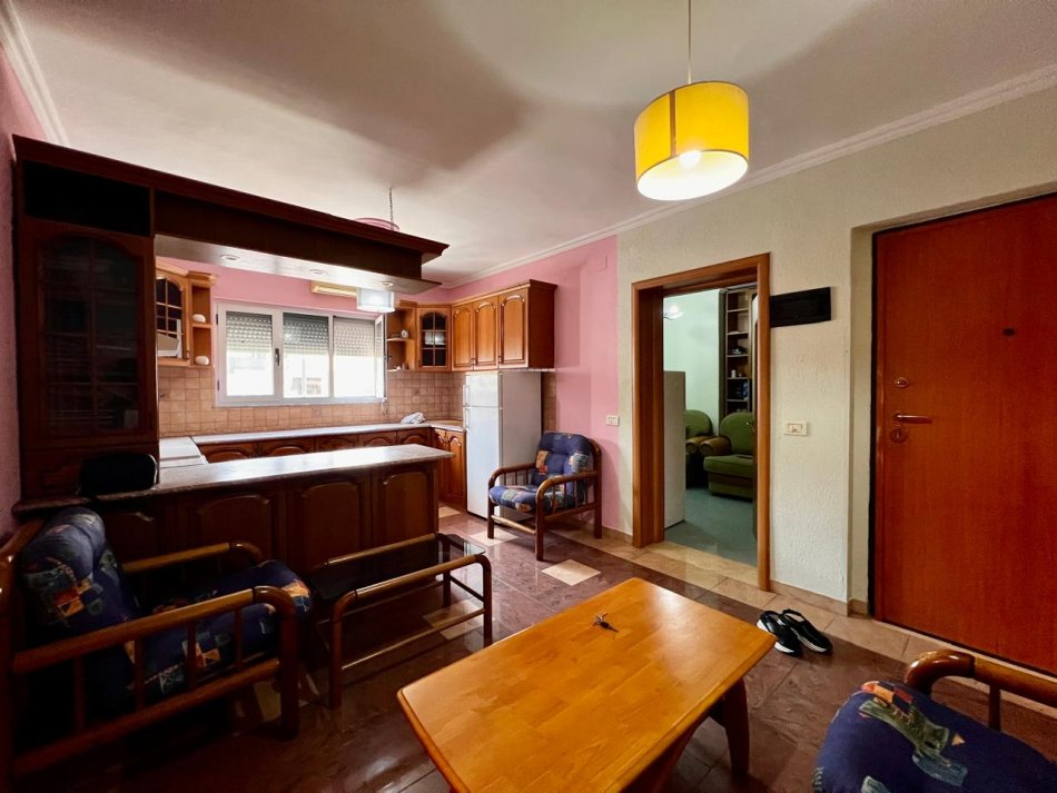 Tirane, jepet me qera apartament 2+1 Kati 4, 120 m² 550 € (Xhamlliku)