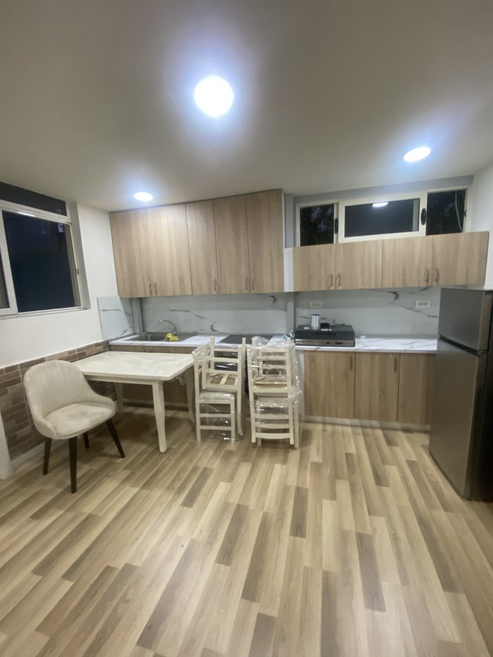 Tirane, jepet me qera shtepi 3+1+Ballkon Kati 1, 120 m² 400 € (Bulevardi bajram curri)
