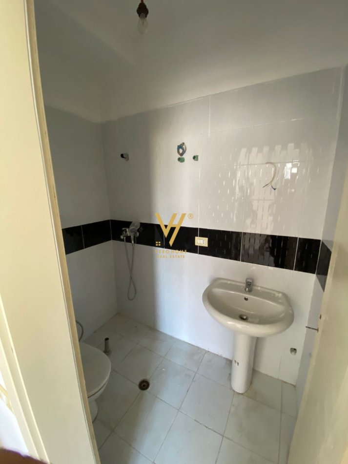 Tirane, shitet apartament 2+1+Ballkon Kati 6, 105 m² 105.000 € MEZEZ