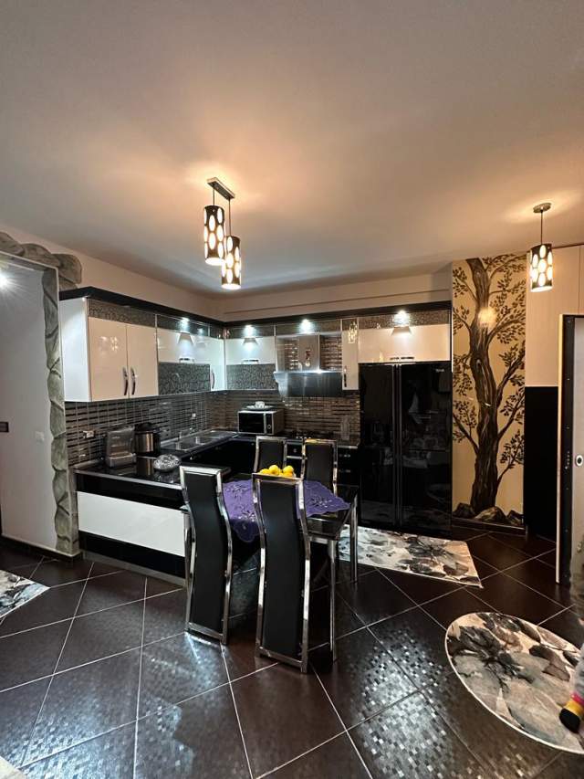Tirane, jepet me qera apartament 3+1+BLK Kati 3, 110 m² 800 Euro (rruga Karl Gega)